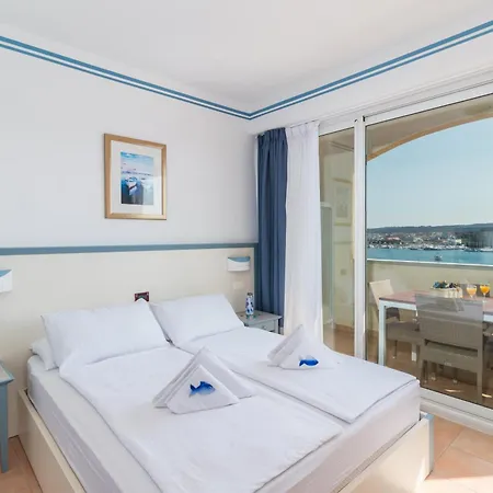 Family Resort Del Mar Banjole Exterior photo