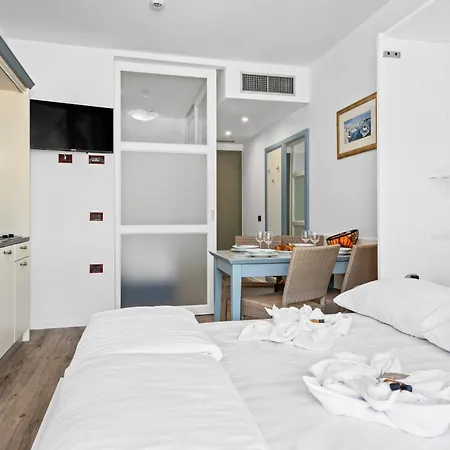 Family Resort Del Mar Banjole Room photo