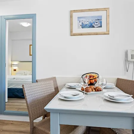 Family Resort Del Mar Banjole Room photo