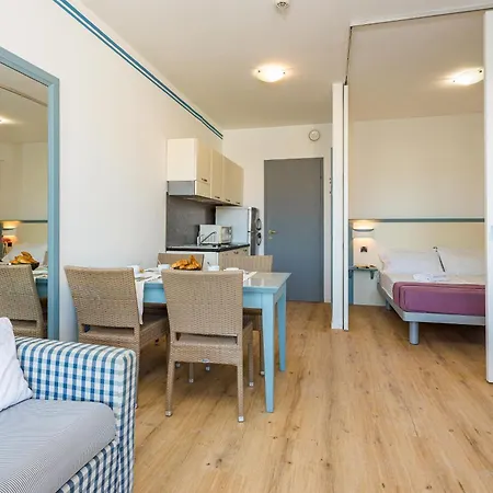 Family Resort Del Mar Banjole Room photo
