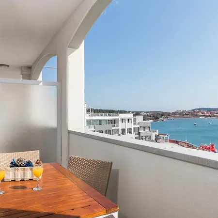 Family Resort Del Mar Banjole Exterior photo